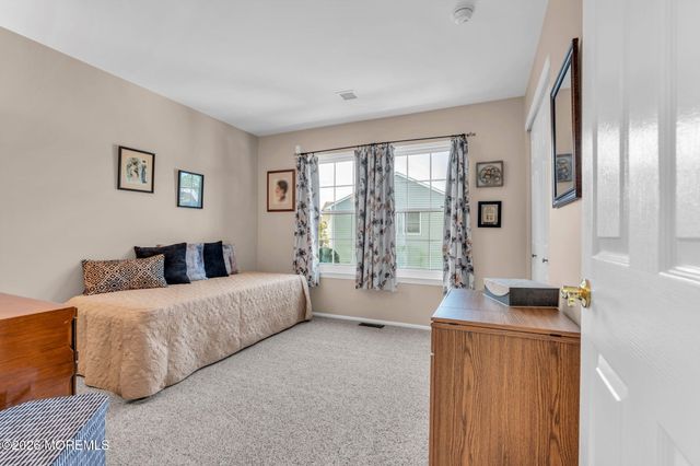 4 Hickory Circle, Barnegat, NJ 08005