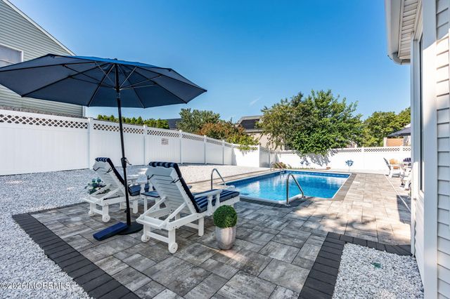 4 Hickory Circle, Barnegat, NJ 08005