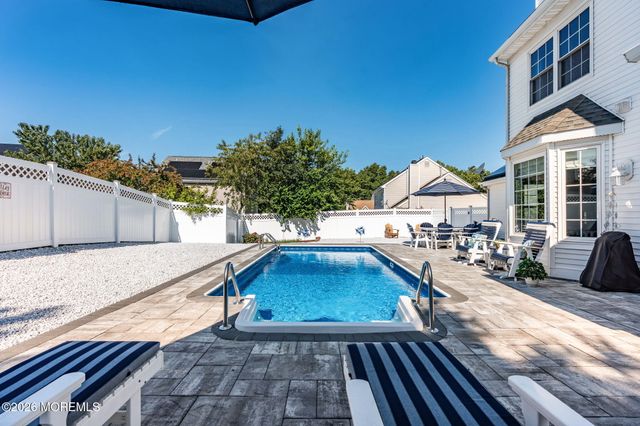 4 Hickory Circle, Barnegat, NJ 08005