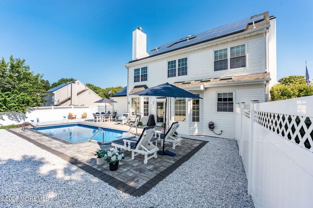 4 Hickory Circle, Barnegat, NJ 08005