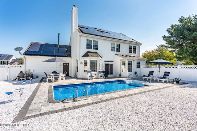 4 Hickory Circle, Barnegat, NJ 08005