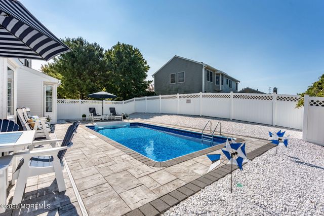 4 Hickory Circle, Barnegat, NJ 08005