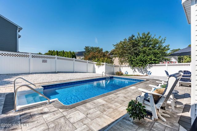 4 Hickory Circle, Barnegat, NJ 08005