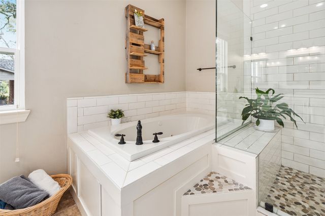 212 Cape Shore Drive, Mabank, TX 75143