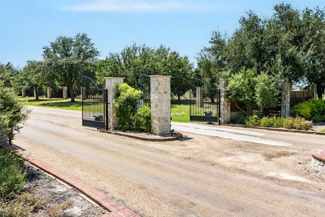 212 Cape Shore Drive, Mabank, TX 75143