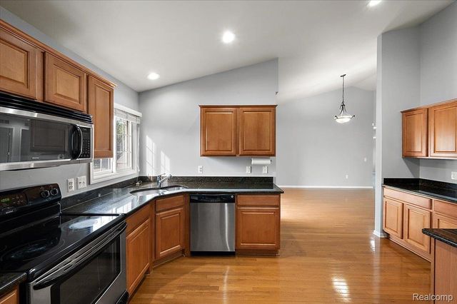 32 Highland Avenue, Clawson, MI 48017