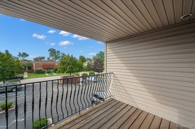 32 Highland Avenue, Clawson, MI 48017
