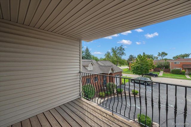 32 Highland Avenue, Clawson, MI 48017