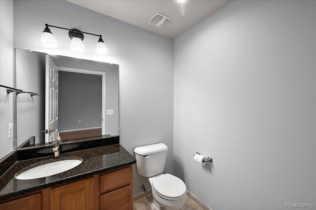 32 Highland Avenue, Clawson, MI 48017
