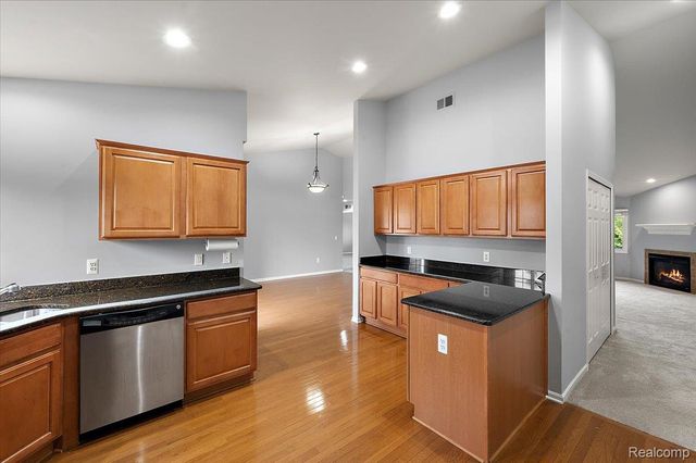 32 Highland Avenue, Clawson, MI 48017