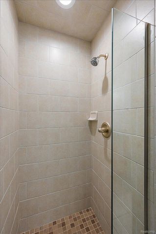 32 Highland Avenue, Clawson, MI 48017