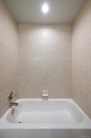 32 Highland Avenue, Clawson, MI 48017
