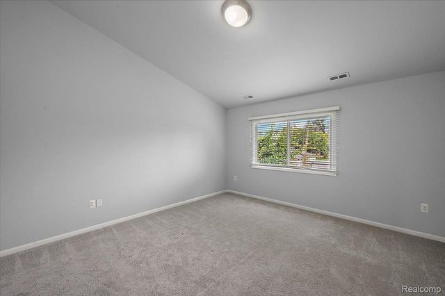 32 Highland Avenue, Clawson, MI 48017