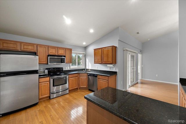 32 Highland Avenue, Clawson, MI 48017