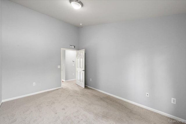 32 Highland Avenue, Clawson, MI 48017