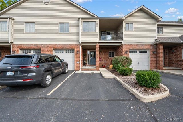32 Highland Avenue, Clawson, MI 48017