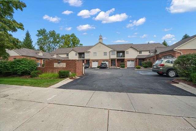 32 Highland Avenue, Clawson, MI 48017