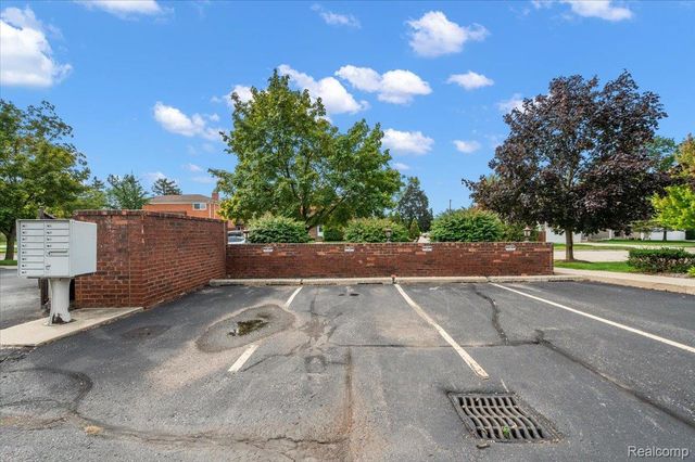 32 Highland Avenue, Clawson, MI 48017