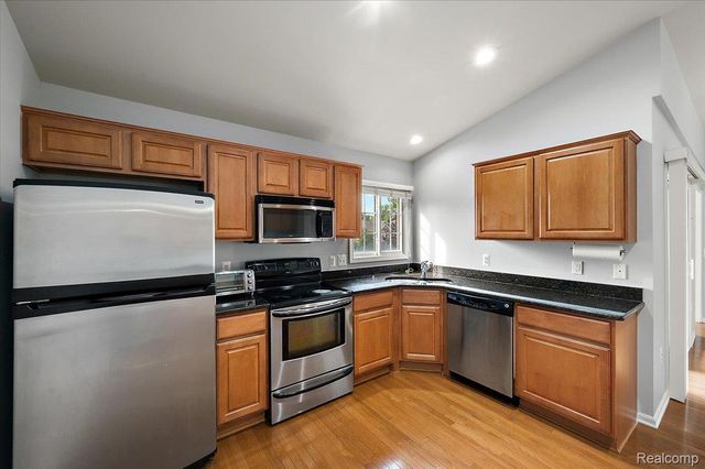 32 Highland Avenue, Clawson, MI 48017