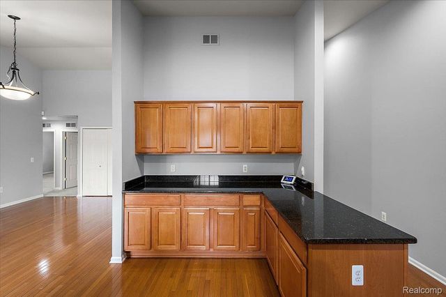 32 Highland Avenue, Clawson, MI 48017