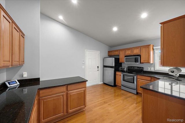 32 Highland Avenue, Clawson, MI 48017