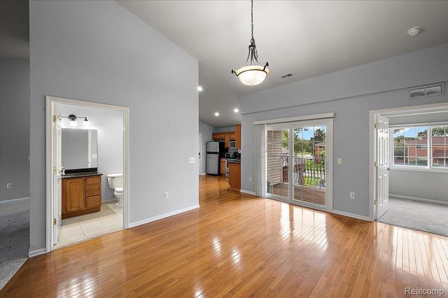 32 Highland Avenue, Clawson, MI 48017