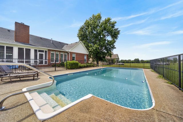 123 Ewing Dr, Portland, TN 37148
