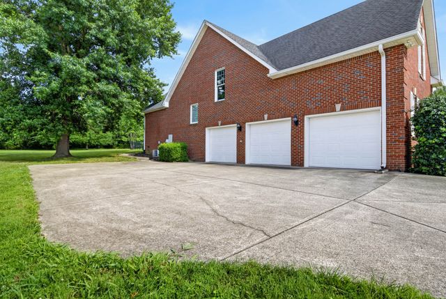 123 Ewing Dr, Portland, TN 37148