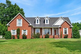 123 Ewing Dr, Portland, TN 37148