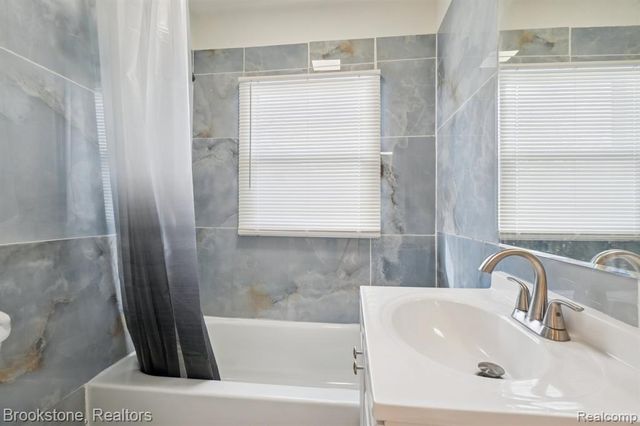 7350 Globe Street, Detroit, MI 48238