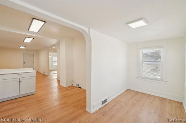 7350 Globe Street, Detroit, MI 48238