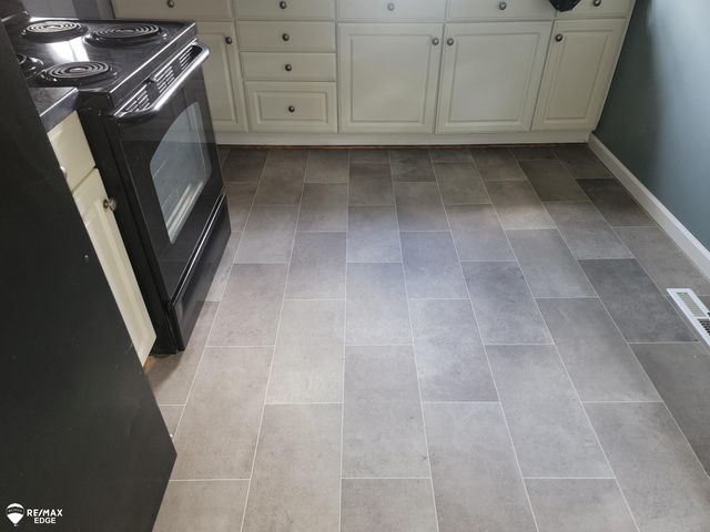 1234 Huron Street, Flint, MI 48507