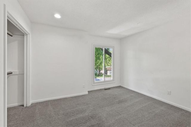 5605 Verlin Drive, Parkville, MO 64152