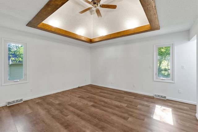 5605 Verlin Drive, Parkville, MO 64152