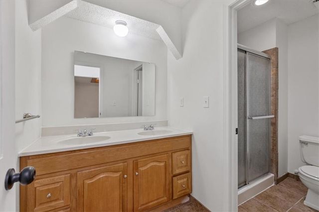 5605 Verlin Drive, Parkville, MO 64152