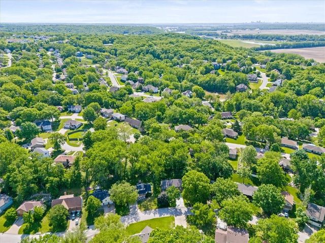 5605 Verlin Drive, Parkville, MO 64152