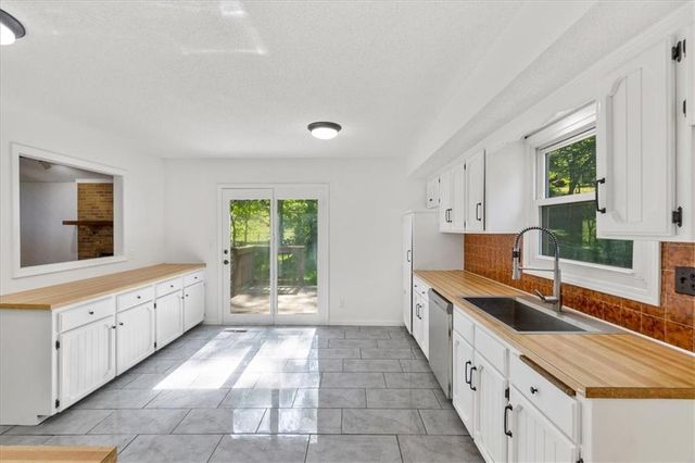5605 Verlin Drive, Parkville, MO 64152