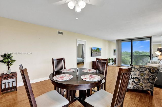 901 Colony Point Circle 501, Pembroke Pines, FL 33026