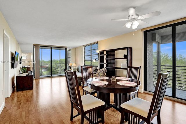 901 Colony Point Circle 501, Pembroke Pines, FL 33026
