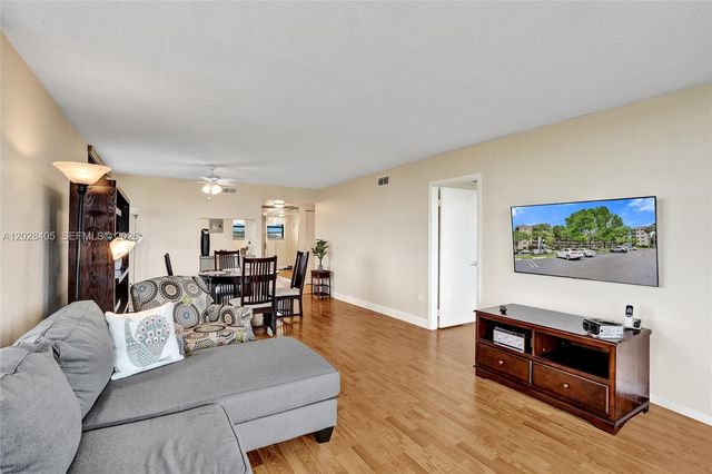 901 Colony Point Circle 501, Pembroke Pines, FL 33026