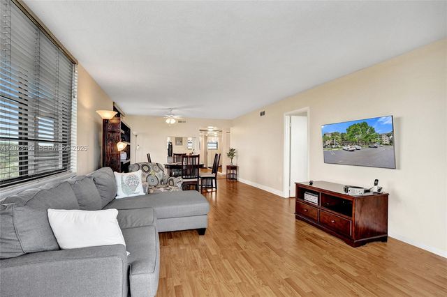 901 Colony Point Circle 501, Pembroke Pines, FL 33026