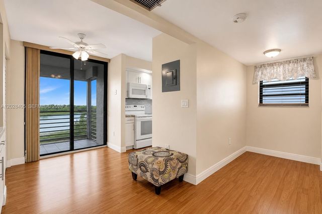 901 Colony Point Circle 501, Pembroke Pines, FL 33026