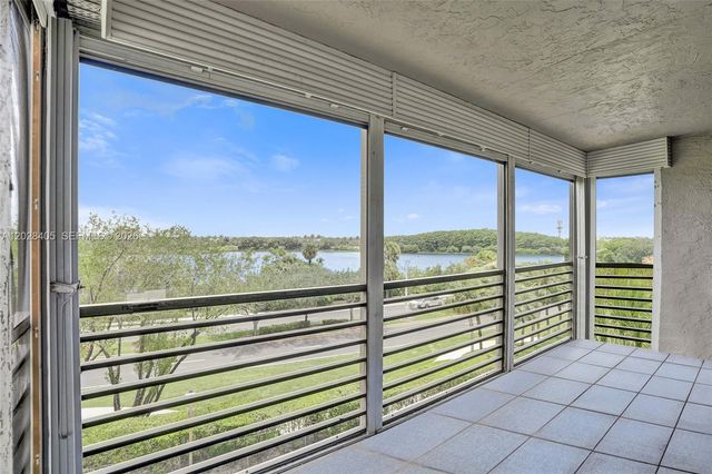901 Colony Point Circle 501, Pembroke Pines, FL 33026