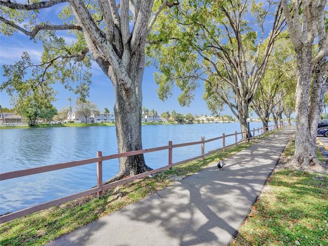 901 Colony Point Circle 501, Pembroke Pines, FL 33026
