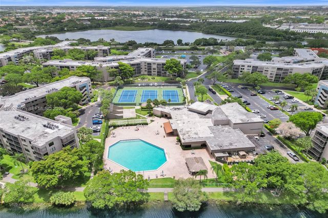 901 Colony Point Circle 501, Pembroke Pines, FL 33026
