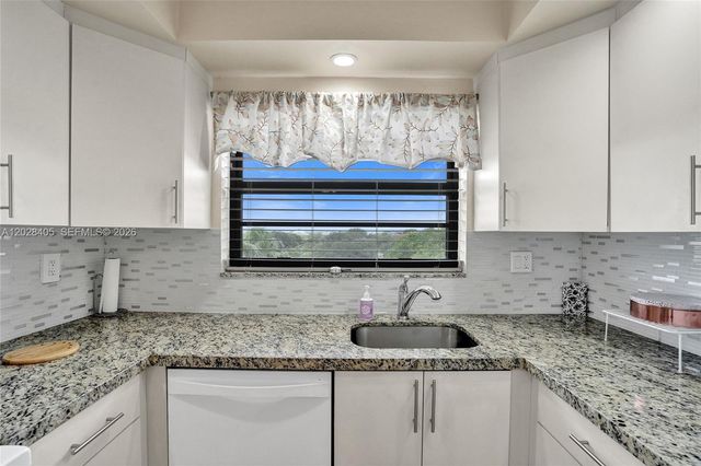 901 Colony Point Circle 501, Pembroke Pines, FL 33026