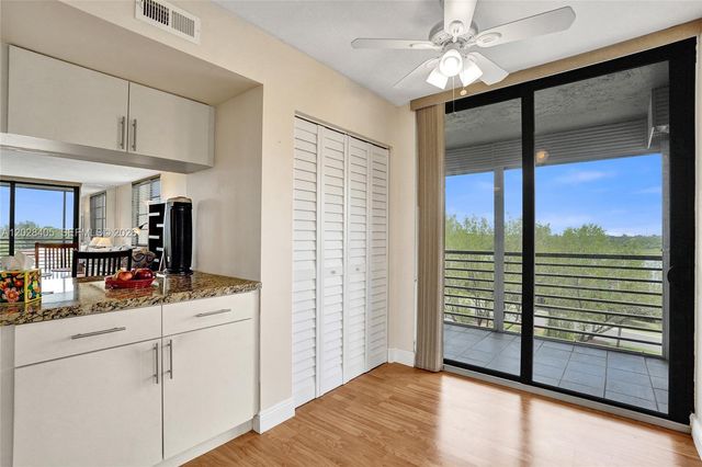 901 Colony Point Circle 501, Pembroke Pines, FL 33026
