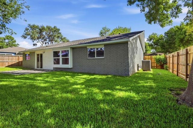 4767 Beechaven St, Houston, TX 77053