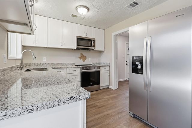 4767 Beechaven St, Houston, TX 77053