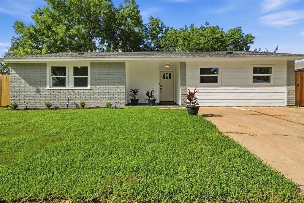 4767 Beechaven St, Houston, TX 77053